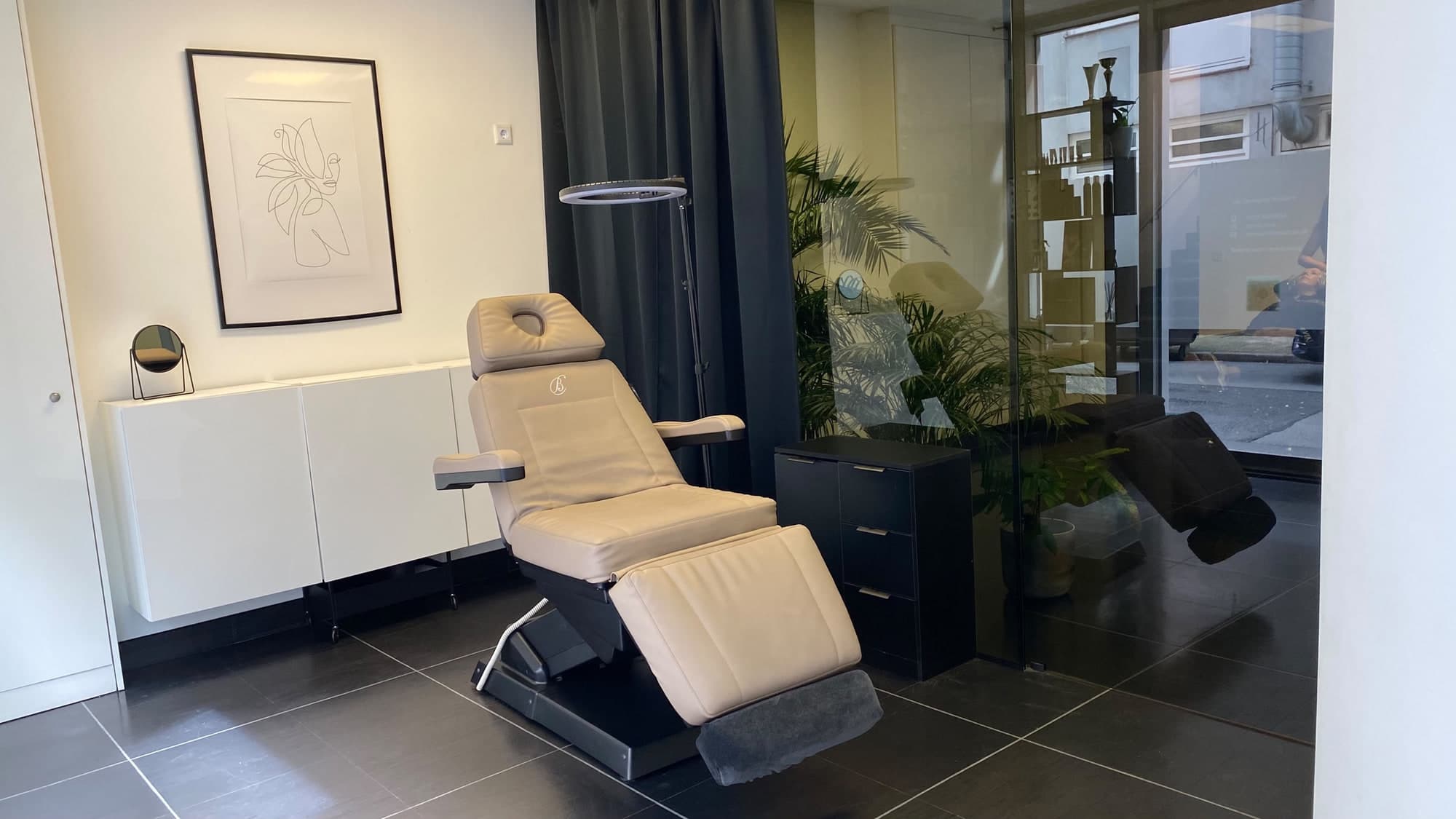 Behandlungsraum im BEAUTYMASTER Studio in Bremen
